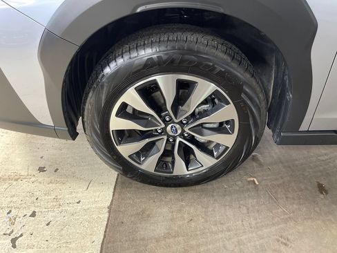 Certified 2025 Subaru Outback Limited AWD/4WD image 12