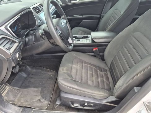 Used 2020 Ford Fusion SE FWD image 13