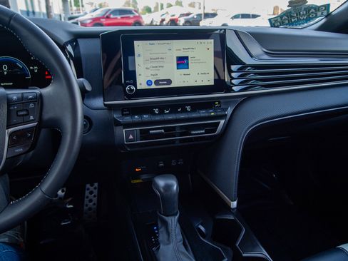 Used 2025 Toyota Camry SE FWD image 16