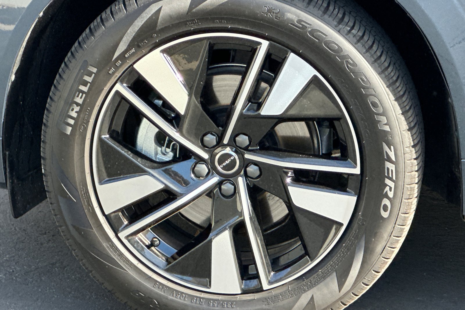 Certified 2026 Volvo XC60 B5 Plus AWD/4WD image 36