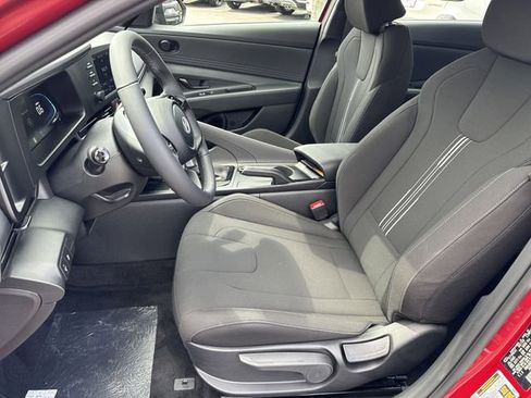 Certified 2025 Hyundai Elantra Sport image 9