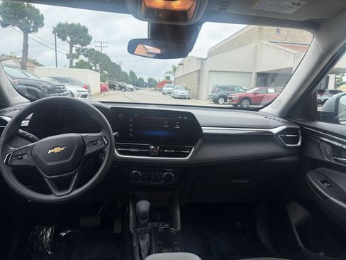 Used 2025 Chevrolet TrailBlazer LT FWD image 30
