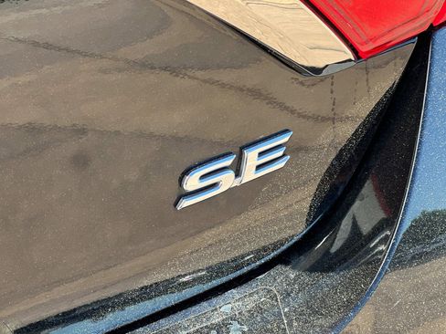 Used 2016 Toyota Camry SE image 32