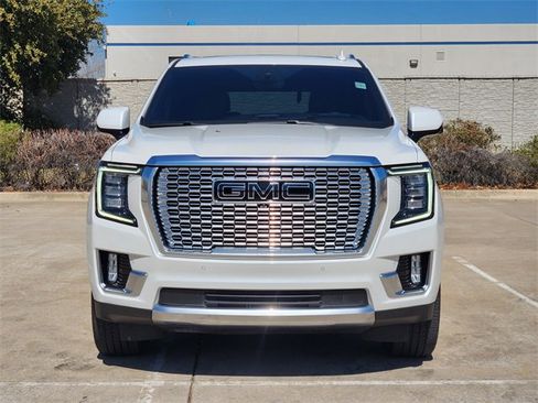Used 2022 GMC Yukon Denali w/ Denali Premium Package image 2