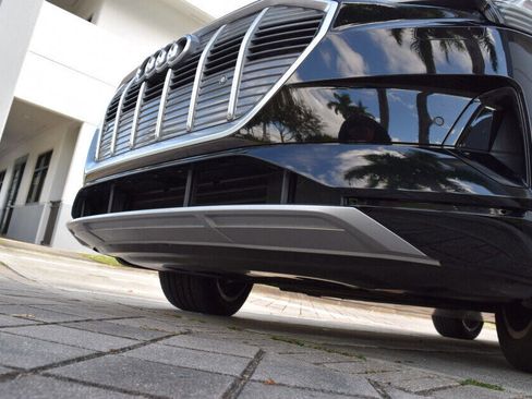 Used 2022 Audi e-tron Premium image 14