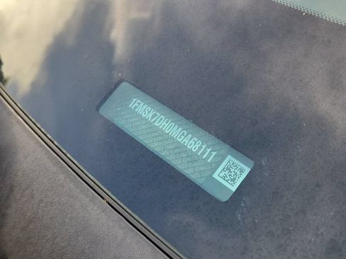 Used 2021 Ford Explorer XLT RWD image 9