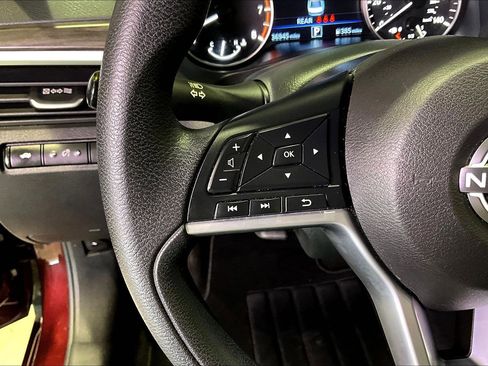 Used 2025 Nissan Altima 2.5 SV image 11