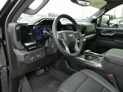 Certified 2025 Chevrolet Silverado 1500 LTZ w/ LTZ Premium Package image 22