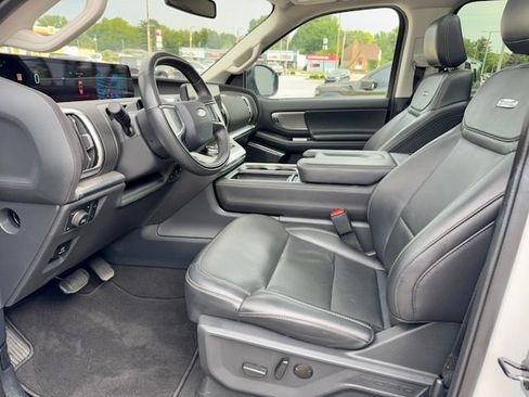 Used 2025 Ford Expedition Max Platinum AWD/4WD image 13