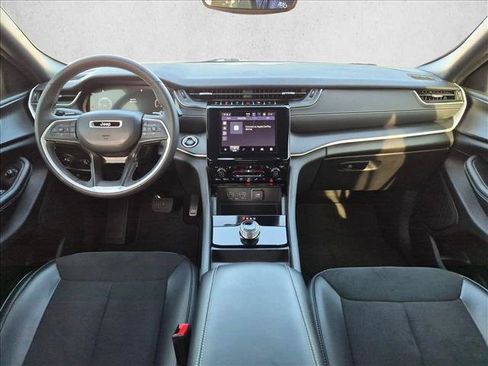 Used 2023 Jeep Grand Cherokee L Altitude AWD/4WD image 15