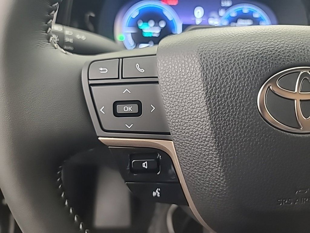 Used 2026 Toyota Crown Signia w/ Advanced Technology Package AWD/4WD image 31