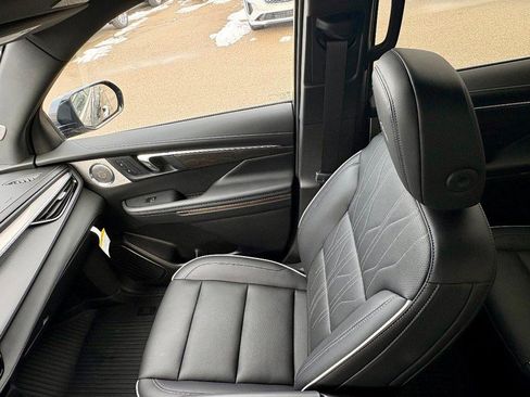 Used 2025 Buick Enclave Avenir w/ Super Cruise Package image 17