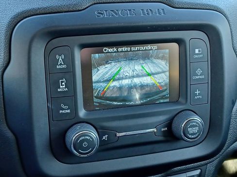 Used 2016 Jeep Renegade Limited image 19