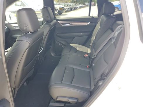 New 2025 Cadillac XT6 Luxury image 6