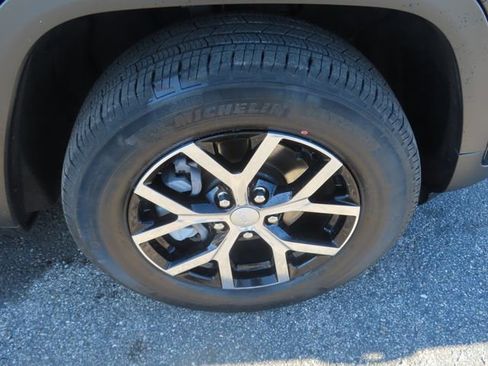 Used 2023 Jeep Grand Cherokee Limited w/ Trailer Tow Prep Group (B) AWD/4WD image 15