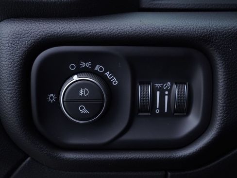 New 2026 RAM 2500 Laramie w/ Night Edition AWD/4WD image 13