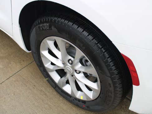 New 2026 Chrysler Pacifica Select image 39