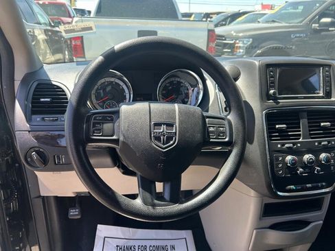 Used 2019 Dodge Grand Caravan SE w/ UConnect Hands-Free Group FWD image 11