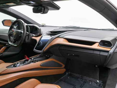 Used 2024 Lamborghini Revuelto image 38