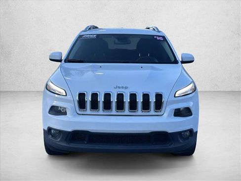Used 2016 Jeep Cherokee Latitude image 2