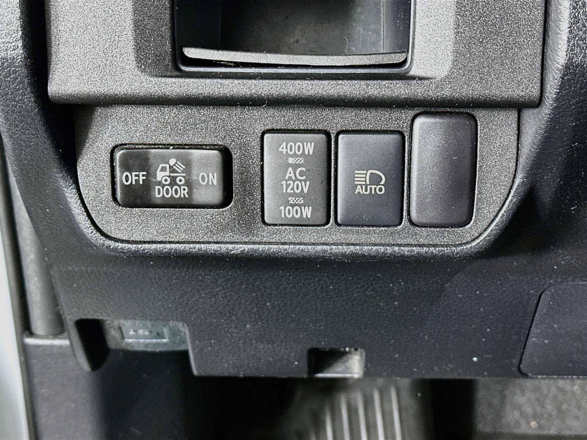 Used 2019 Toyota Tacoma TRD Off-Road w/ Technology Package AWD/4WD image 17