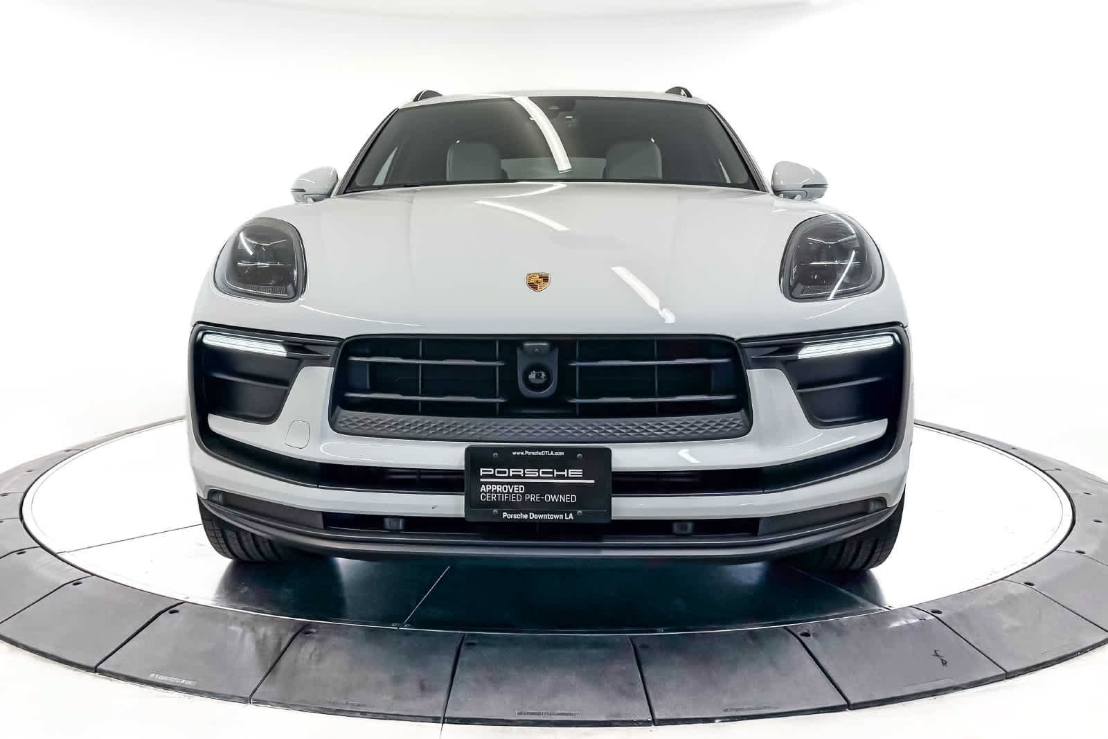 Certified 2026 Porsche Macan AWD/4WD image 6