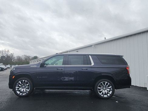 New 2024 Chevrolet Suburban High Country image 2