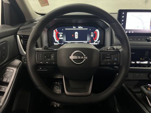 Used 2025 Nissan Rogue SL w/ SL Premium Package FWD image 17