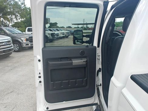 Used 2011 Ford F250 Lariat w/ Lariat Interior Pkg RWD image 12