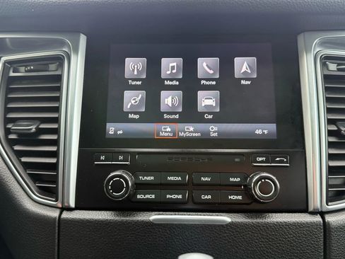 Used 2018 Porsche Macan S image 44