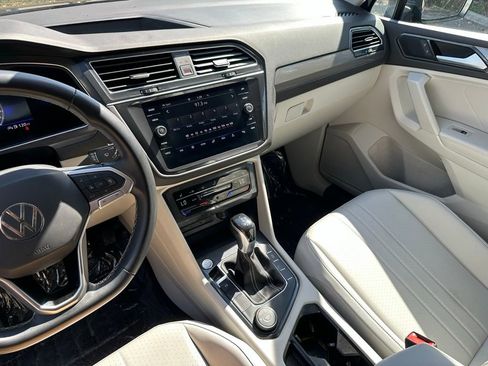 Used 2022 Volkswagen Tiguan SE image 18