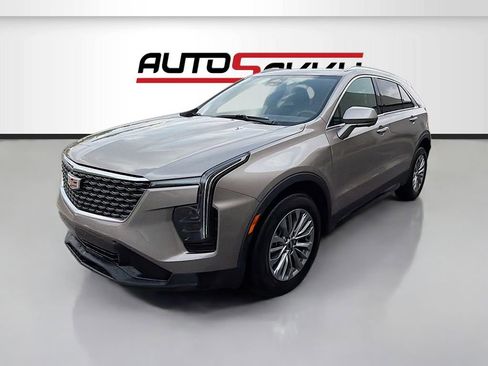 Used 2025 Cadillac XT4 Premium Luxury image 3