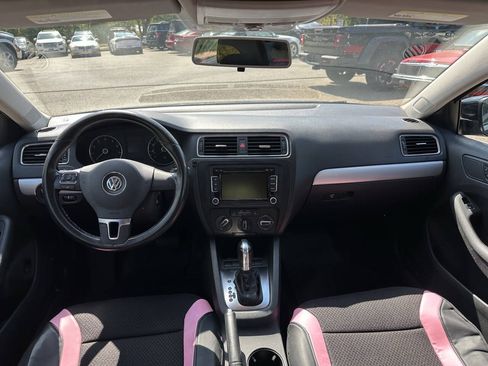 Used 2013 Volkswagen Jetta SE FWD image 23