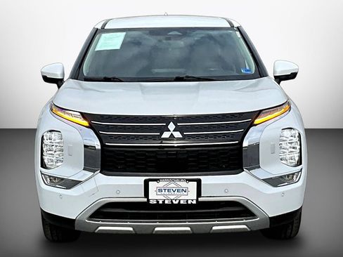 Used 2023 Mitsubishi Outlander SE AWD/4WD image 2