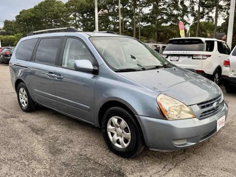 Used 2008 Kia Sedona LX image 2