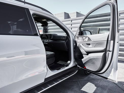 Used 2026 Mercedes-Benz GLS 63 AMG 4MATIC image 22