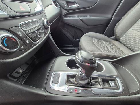 Used 2018 Chevrolet Equinox LT image 16