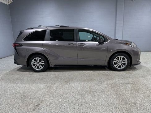 Certified 2022 Toyota Sienna XSE w/ XSE Plus Package image 3