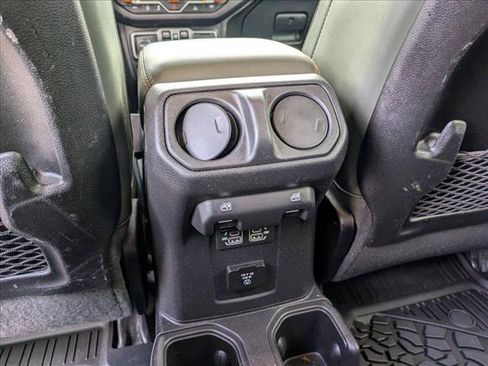 Used 2025 Jeep Gladiator Mojave w/ Convenience Group AWD/4WD image 16