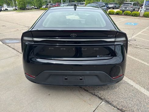 Used 2024 Toyota Prius Prime FWD image 4