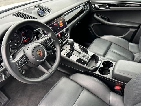 Used 2023 Porsche Macan AWD/4WD image 9