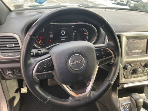 Used 2020 Jeep Grand Cherokee Laredo image 17