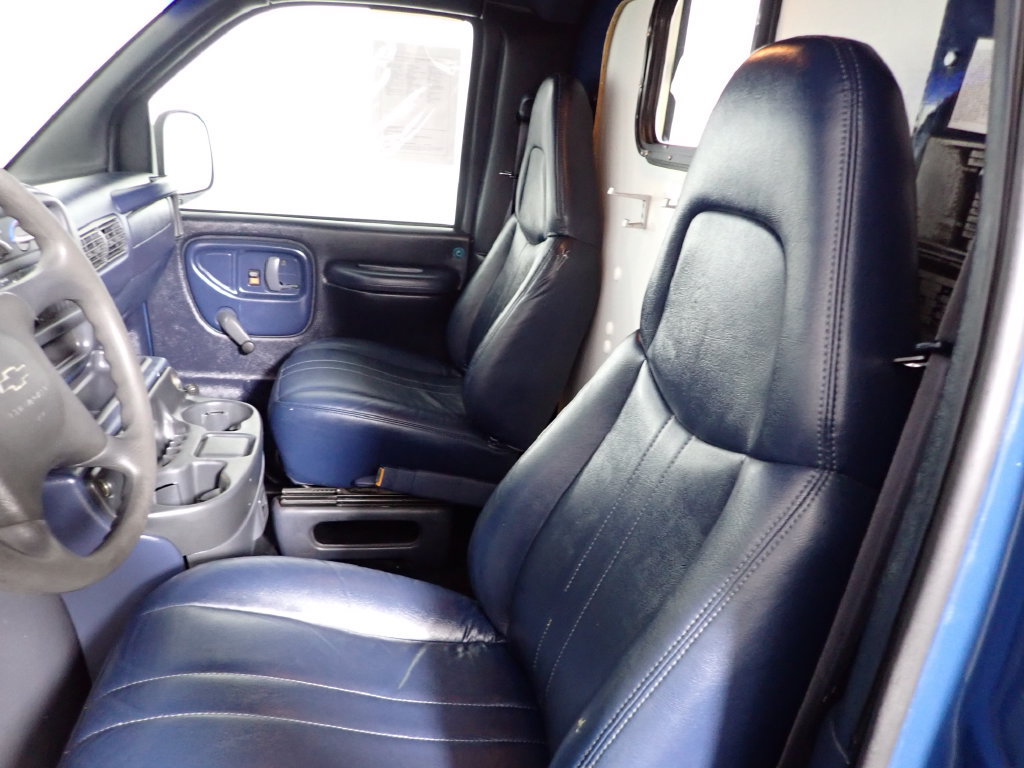Used 1999 Chevrolet Express 3500 RWD image 27