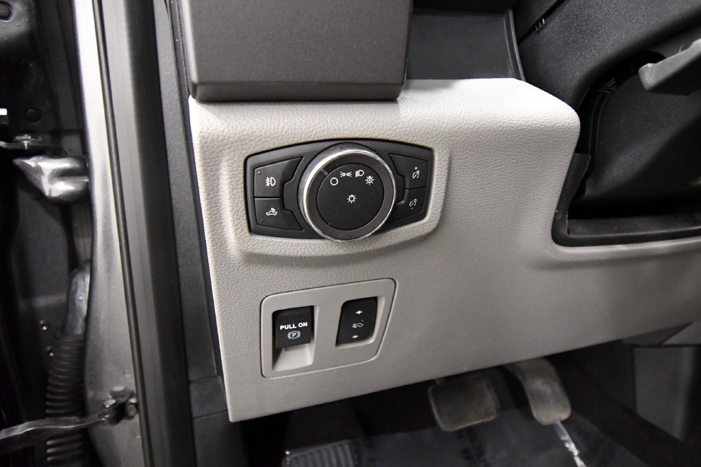 Used 2018 Ford F150 XLT w/ Equipment Group 302A Luxury AWD/4WD image 18