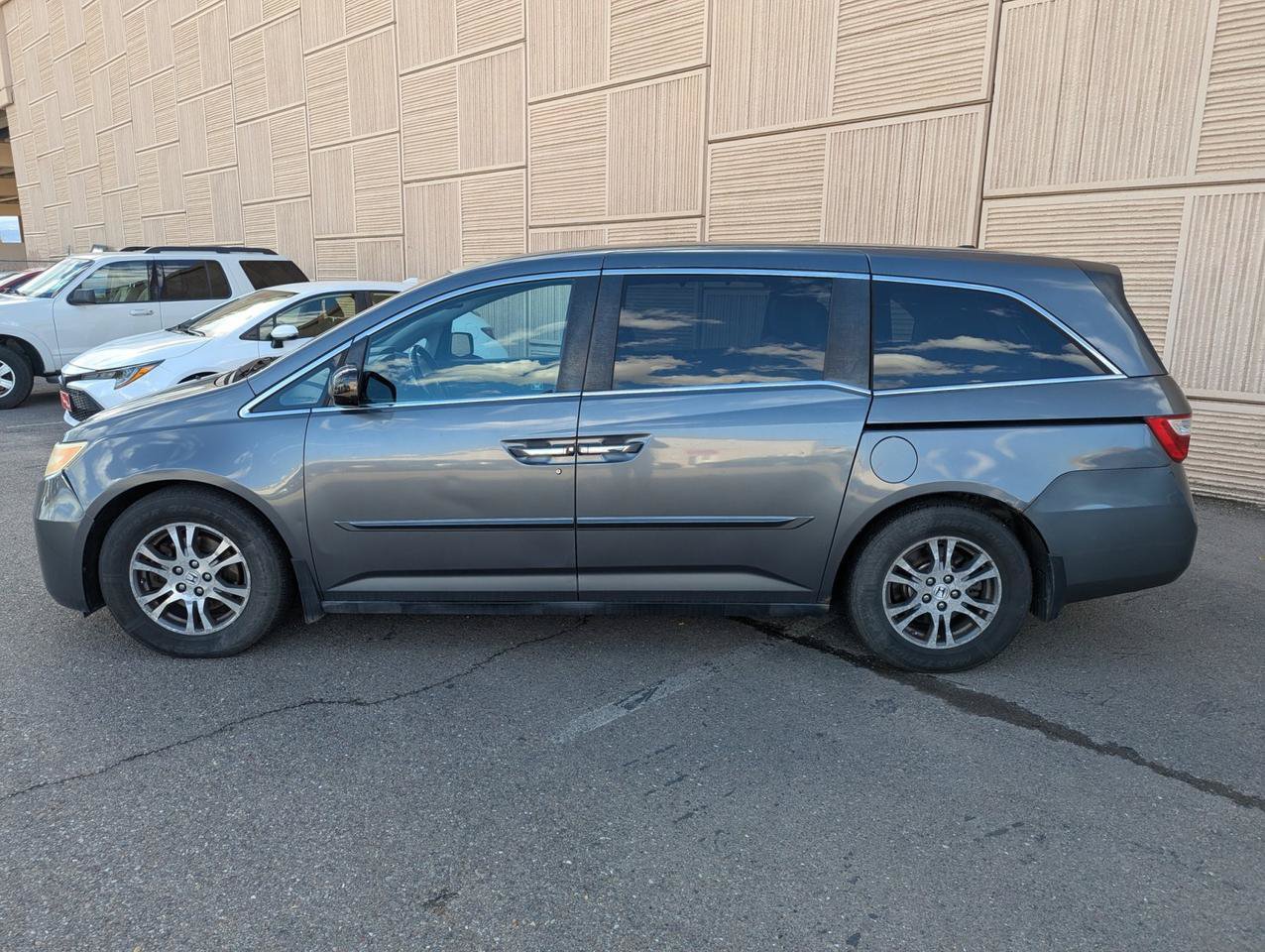 Used 2011 Honda Odyssey EX-L image 2