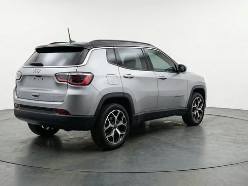 Used 2025 Jeep Compass Limited AWD/4WD image 9