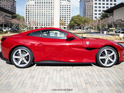 Used 2019 Ferrari Portofino image 18