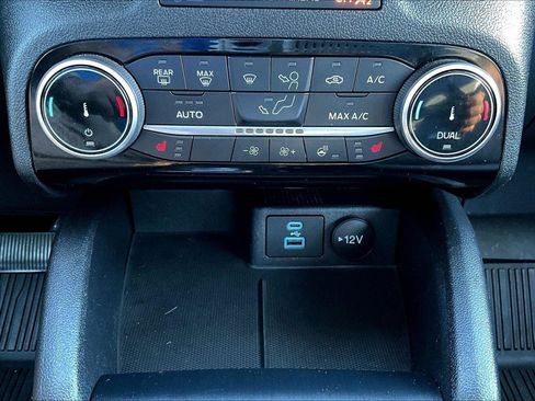 Used 2022 Ford Escape SE w/ SE Sport Appearance Package image 28