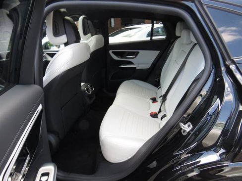 Used 2024 Mercedes-Benz GLC 300 4MATIC image 20