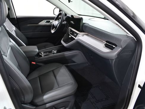 New 2026 Ford Explorer Active w/ Active Comfort Package AWD/4WD image 10